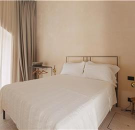 3 bedroom villa with heated pool in Noto, sleeps 6